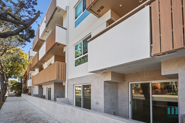 Sidewalk View of Venice Wave