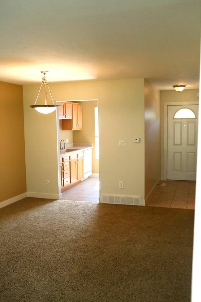 Building Photo - 736 Pinckney Ct NW Rental