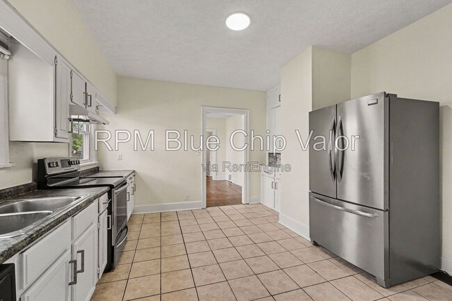 Photo - 1832 Woodlawn Ave
