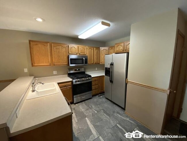 Photo - 3 bedroom/3 bath Townhome in Norwalk for Rent