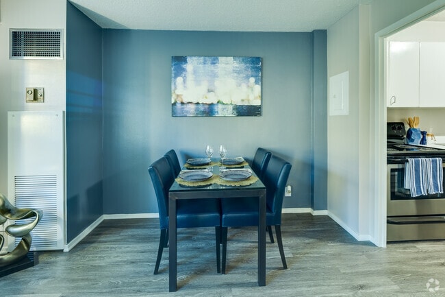 2BR, 1BA - 735SF