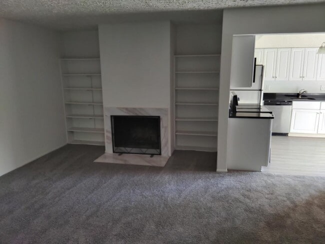 Photo - 300 Oakway Ct