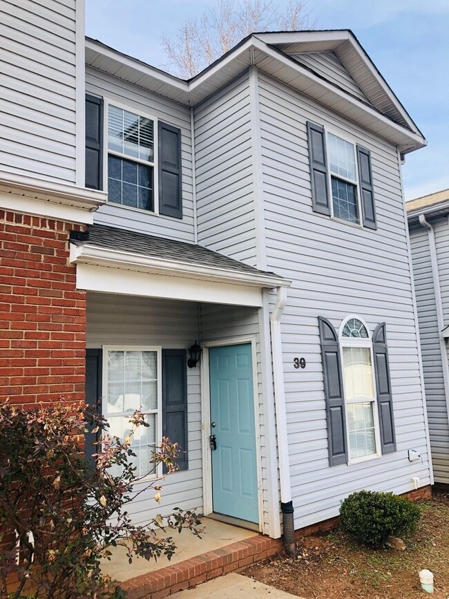 Building Photo - Close to Downtown Greer - this is a Fantas... Rental