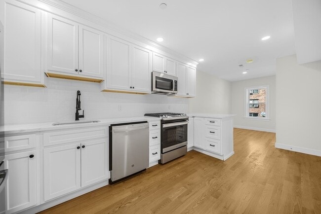 Building Photo - 80 Bunker Hill St Unit 2