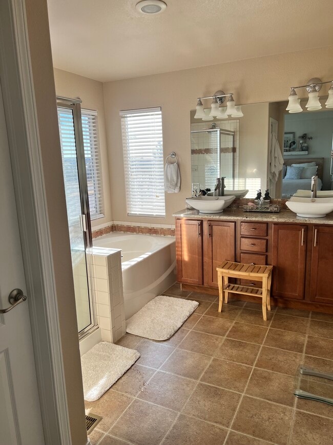 6683 Silverwind Cir