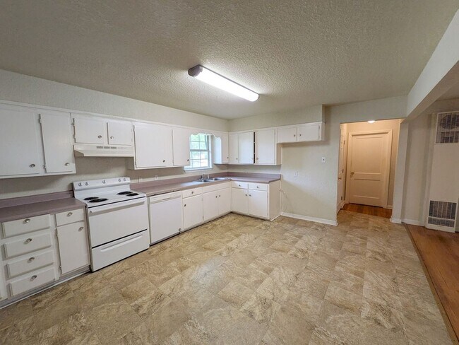 Photo - 306 Bridal Wreath Ave