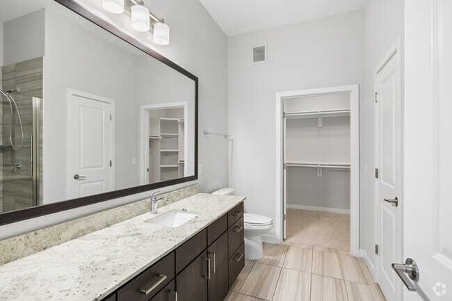 B2 - 2BR, 2BA - 1,136SF - Primary Bathroom