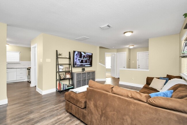 Photo - 3947 Carriage Park Row