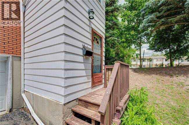 Photo - 645 Albert St