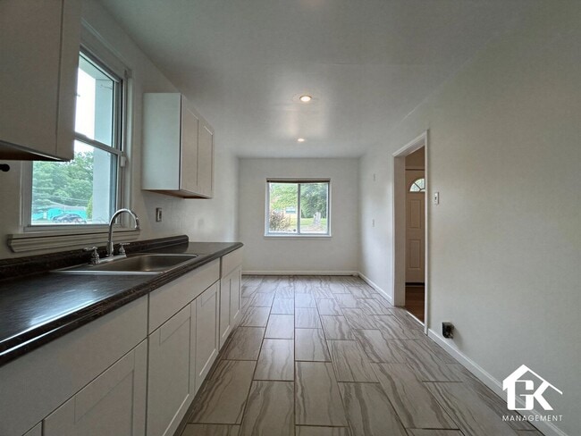 Photo - 17310 Fenton St