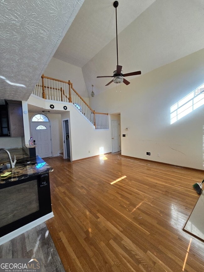 Photo - 108 Talon Pl