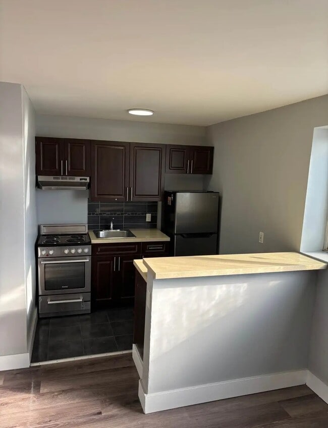 Building Photo - 250 Furby St Unit B