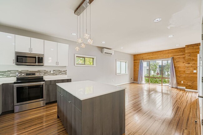 Photo - Modern 2-Bed, 2-Bath Townhome with Air-Conditioning in Rainier Beach