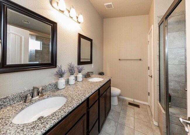 Photo - Centrally Located End Unit 3 Bed Townhouse in D20