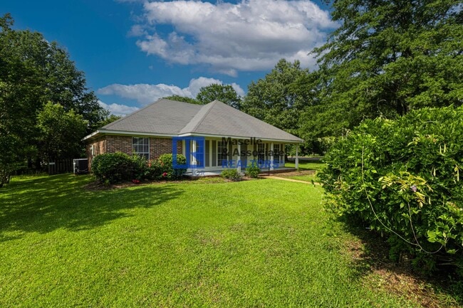 Photo - 3 Bed/2 Bath House on a Corner lot in Brandon