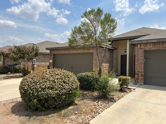 Photo - 700 Saengerhalle Rd