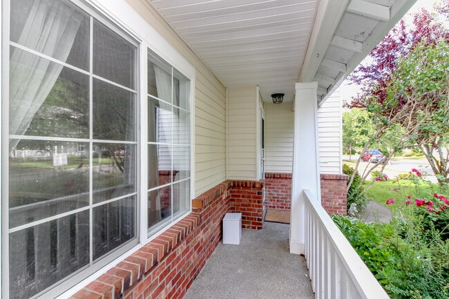 Photo - 1566 Jensen Ave
