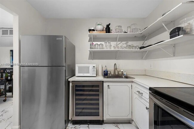 Photo - 4043 NW 16th St Unit 201