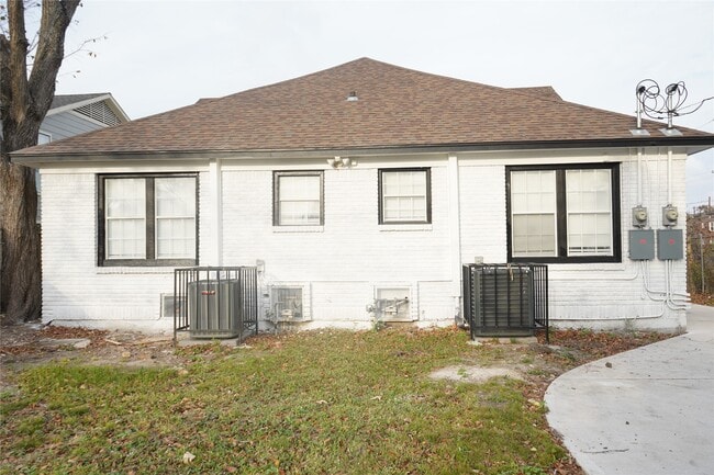 Photo - 2516 Isabella St