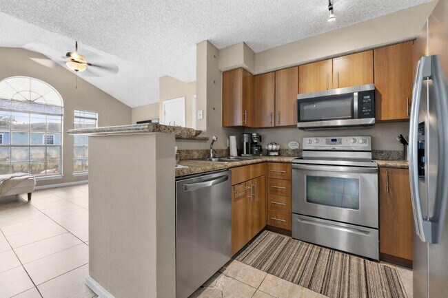 Photo - 1365 Crystal Way Unidad H