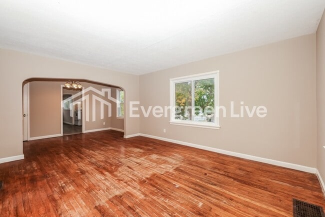 Photo - 4263 Woodcliffe Ave