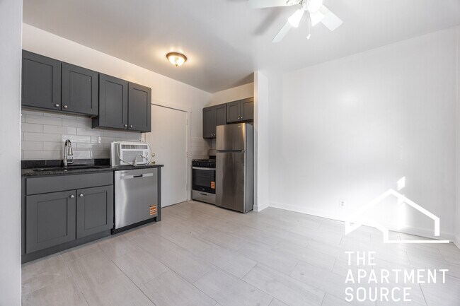 Photo - 1319 W Estes Ave