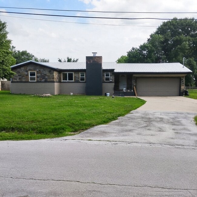 3006 E Gasconade St