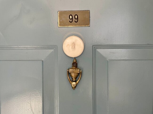 Building Photo - Expansive One Bedroom in Winding Hollow!