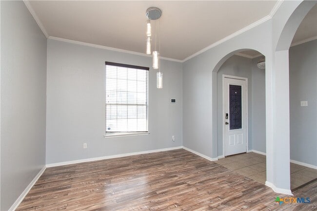 Photo - 413 E Orion Dr