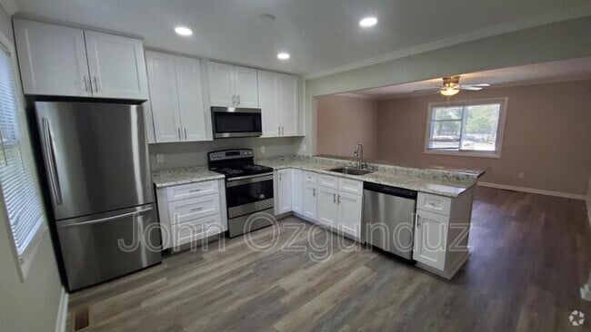 Building Photo - 813 S Blount St Rental