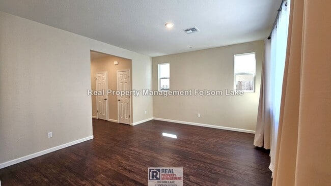 Photo - 3 bed 2.5 bath Home | Folsom Ranch - Gated Community | Walk to Dining & Coffee