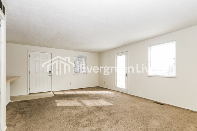 Photo - 8062 Mt Hood