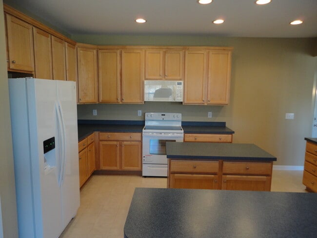 Photo - 3227 Enchanting Way