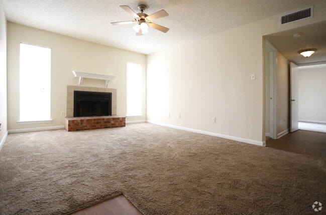 2BR/2BA -950SF