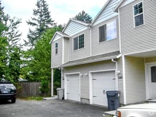 Building Photo - Spacious 3-Bedroom Townhome with Convenien...
