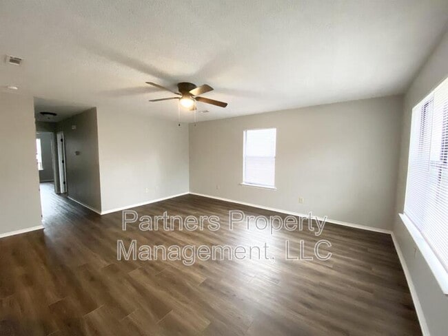 Photo - 5705 Sara St