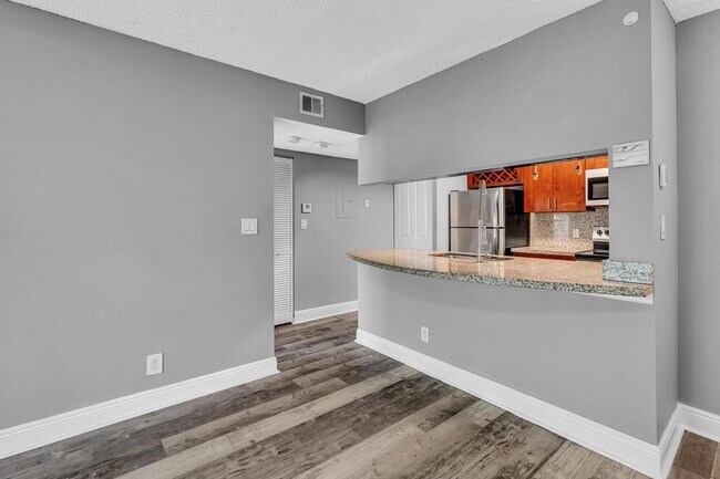 Photo - 5740 Rock Island Rd Unidad 291