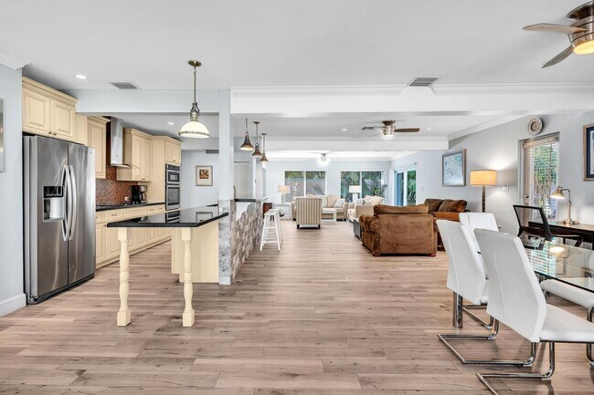 Photo - 3204 Beacon St