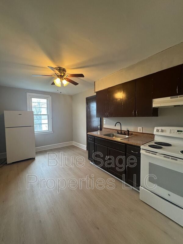 Photo - 621 W 7th St