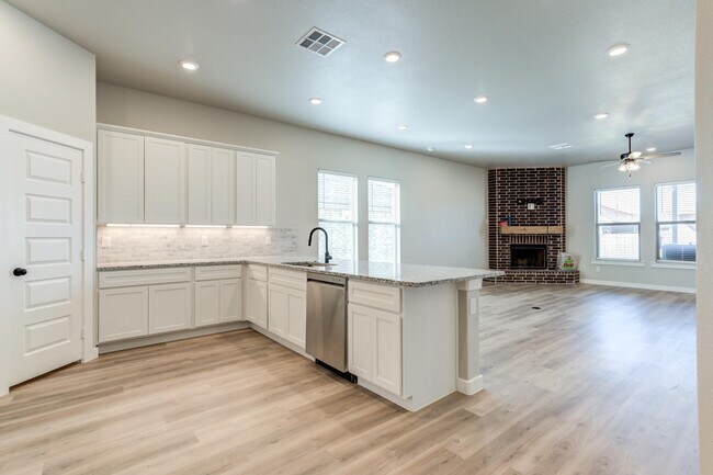 Photo - 1614 141st St