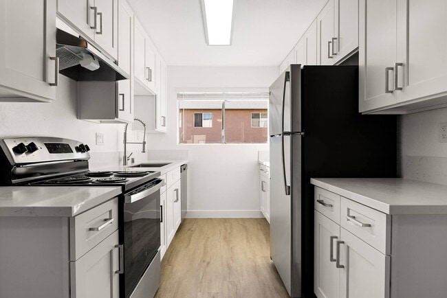 Valle at 9121 Kenwood
