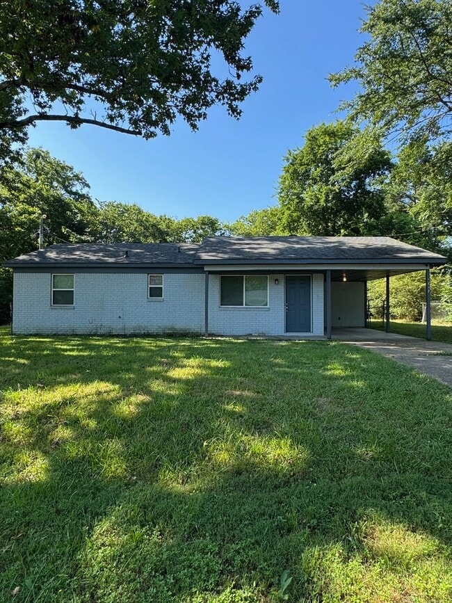 Photo - 2857 Lakeland Dr House