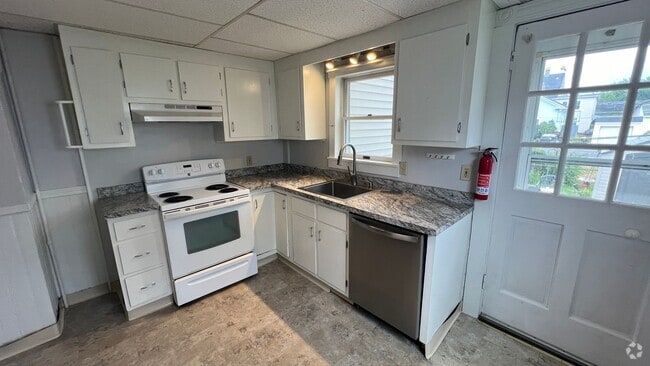 Building Photo - 50 Fifth and 21 Grove Unit 21 Grove St Rental