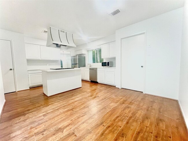 Photo - 3126 Village Woods Dr