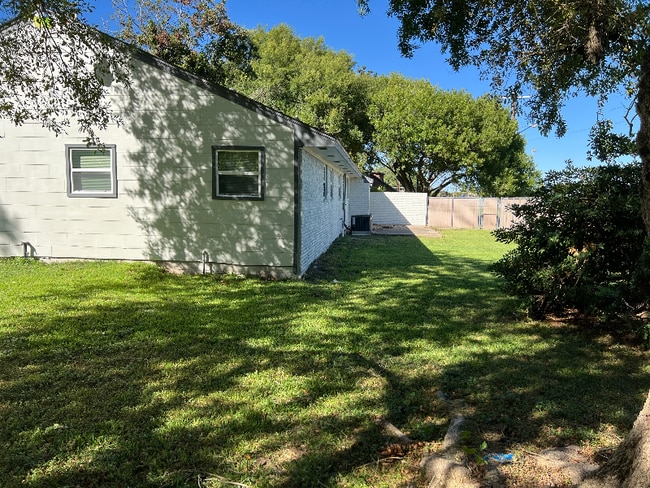 Photo - 1 10th Ave N