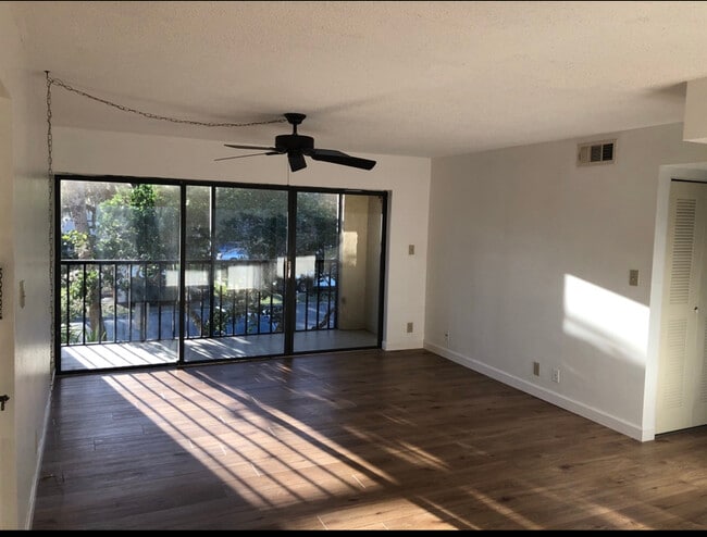 Building Photo - 19505 Quesada Ave Unit M207