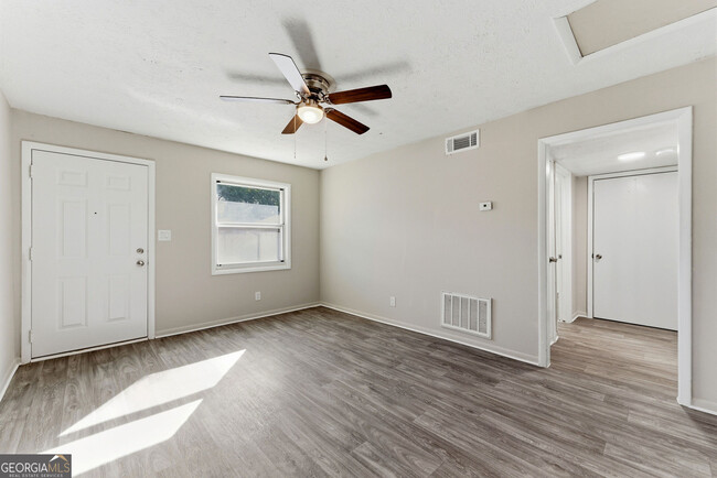 Photo - 558 College St Unidad A-12