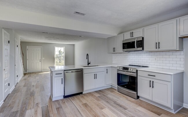 Photo - 606 Newhall Dr