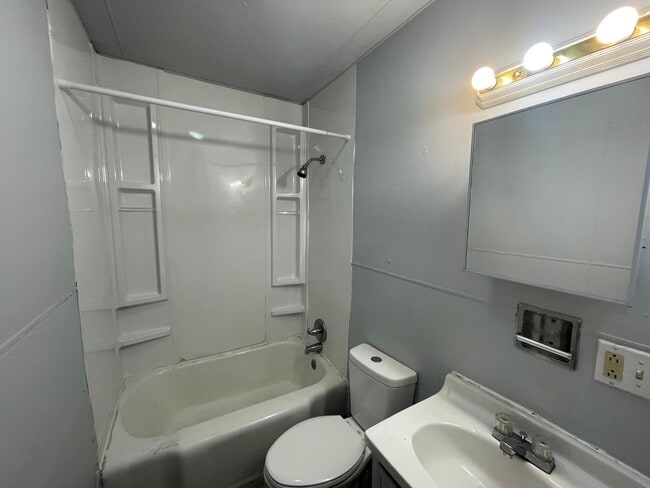 Photo - 614 Griffin-