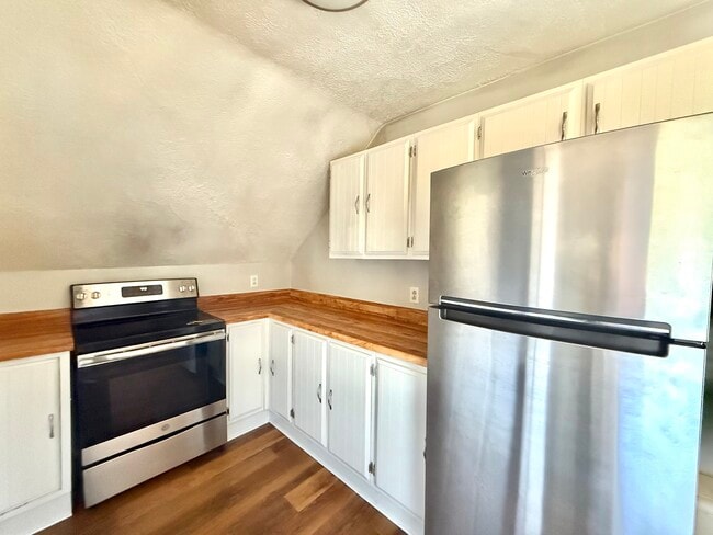 14 Oak St Unit 3